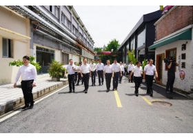 湛江市黨政代表團(tuán)赴佛山市考察——廣東省副省長、湛江市委書記劉紅兵先生率考察團(tuán)蒞臨紅獅陶瓷總部參觀調(diào)研